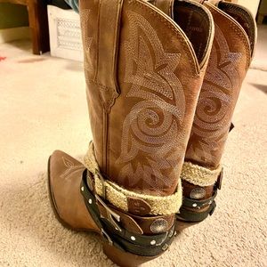 Women cowboy boots, size 10